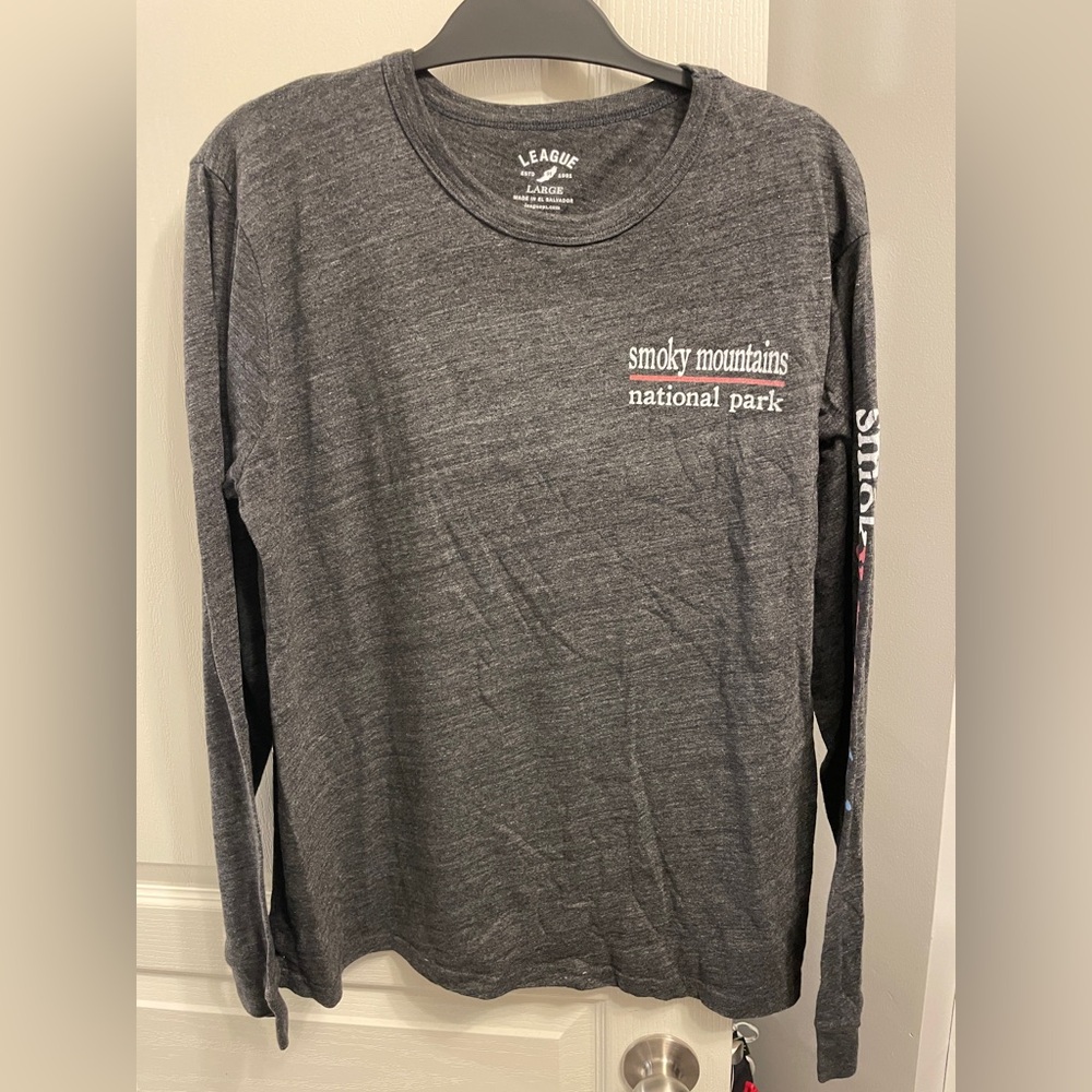 Smoky Mountains long sleeve t-shirt (large). Would say it’s unisex.
